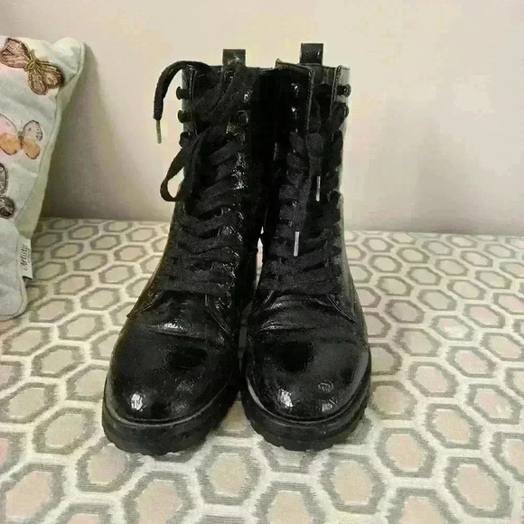 TOPSHOP PATTEN HEEL  BOOTIE - Picture 2 of 11